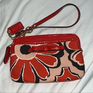 COACH • POPPY FLORAL SCARF PRINT DOUBLE ZIP WRISTLET • F49932